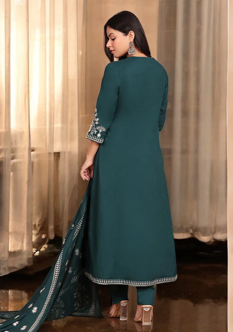 Aravalii Emerald Noor Embroidered Set - Image 3