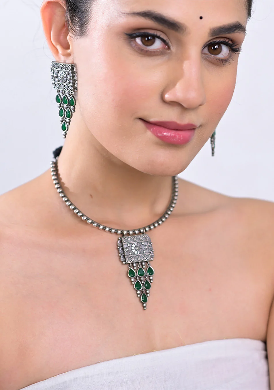 Emerald Oasis Choker Set - Image 10