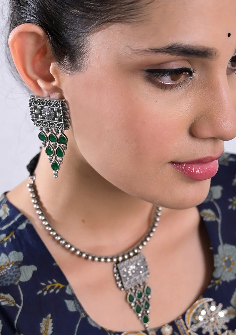 Emerald Oasis Choker Set - Image 9