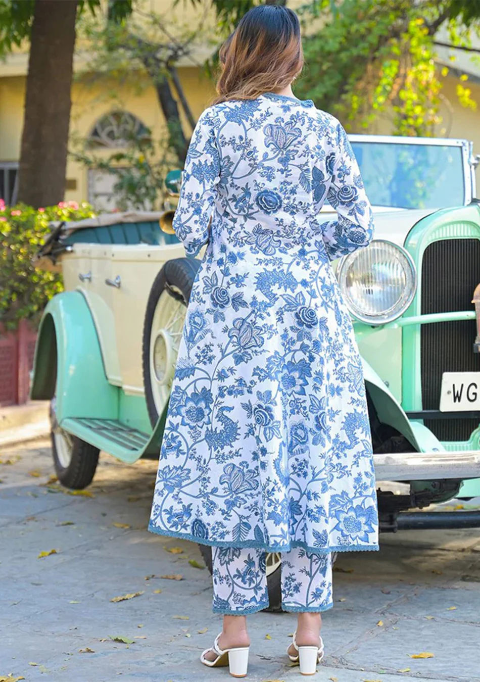 Blue Floral Printed Anarkali Pure Cotton Kurta with Trousers & Dupatta - Image 2