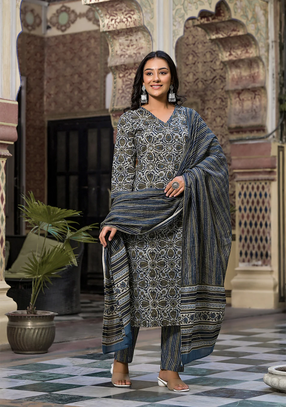 Grey and Blue Printed Suit With Dupatta - Image 3