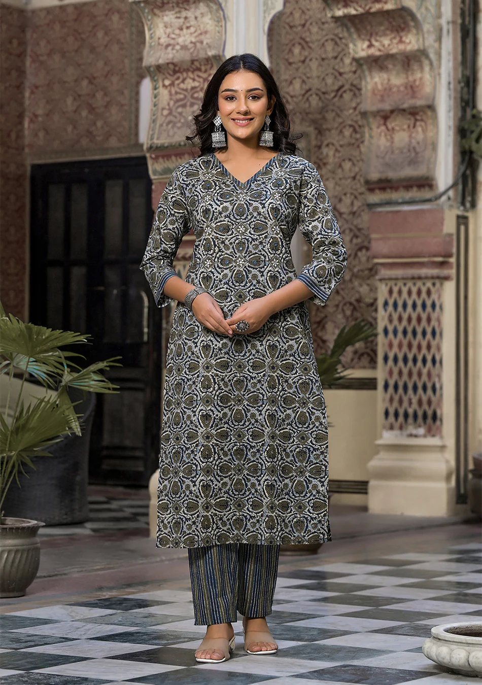Grey and Blue Printed Suit With Dupatta - Image 7