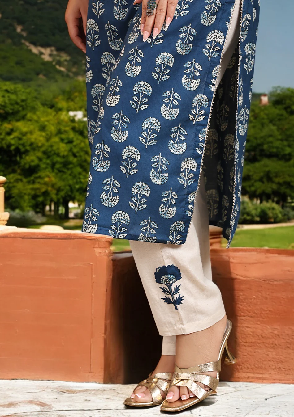 Indigo Floral Motif kurta Set - Image 4