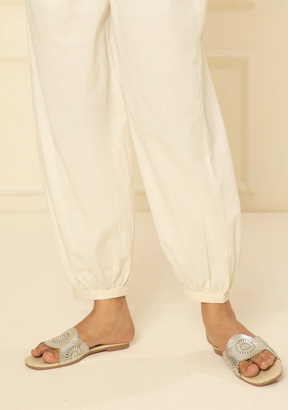 IVORY EMBROIDERED LACE CUFF PANT - Image 4
