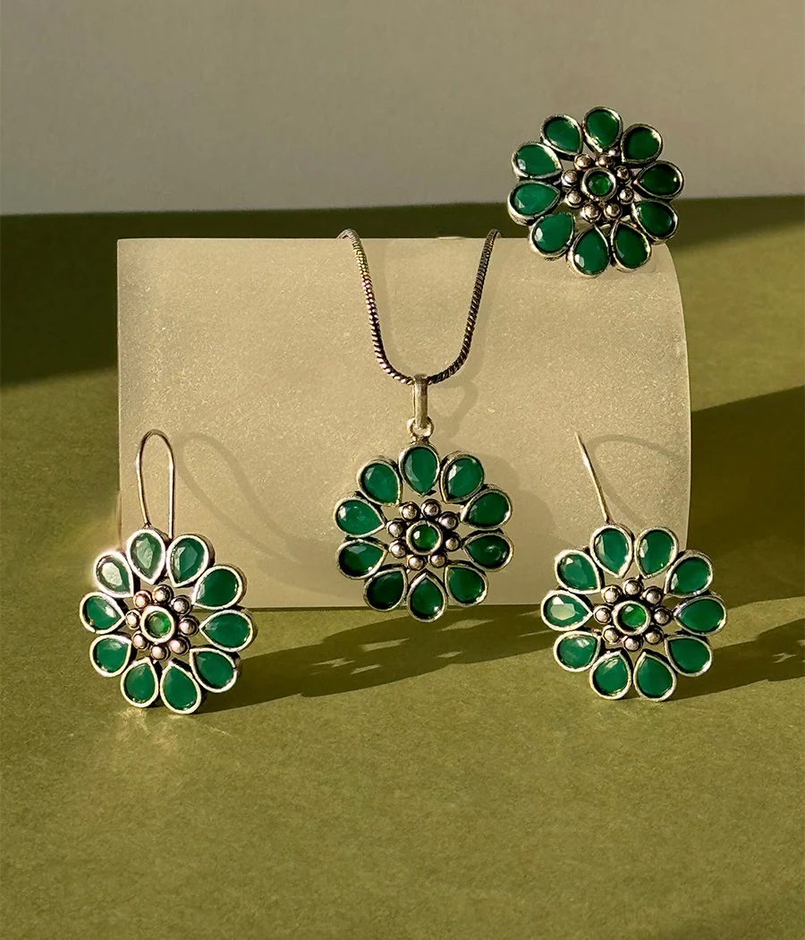 Emerald Blossom Pendant Set - Image 10
