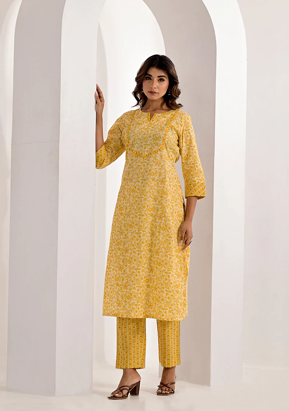 Lemon Floral Printed Kurta Pant Set - Image 4