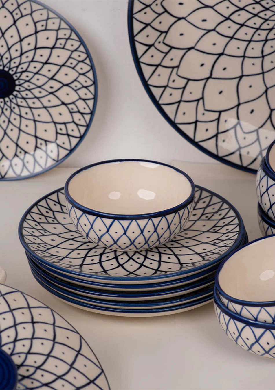 Lily of The Nile Ceramic Dinnerset - Set of 37 - Image 3
