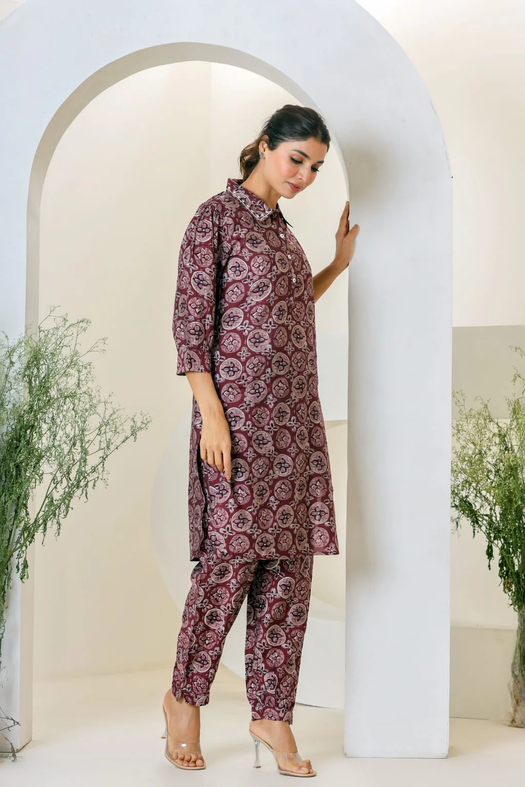Maroon Print Muslin Kurta With Hem Cuffed Pant Set - Image 3