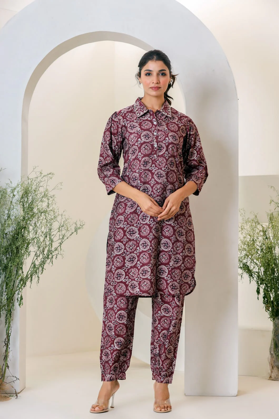Maroon Print Muslin Kurta With Hem Cuffed Pant Set - Image 5