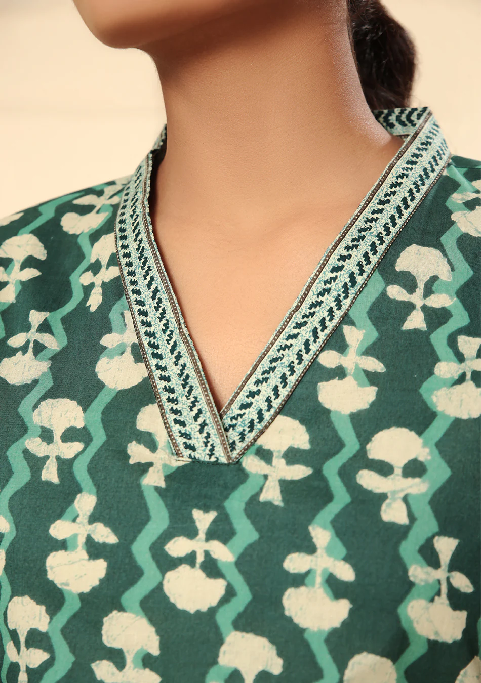 Aravalii Mineral Verde Handprinted Kurta - Image 4