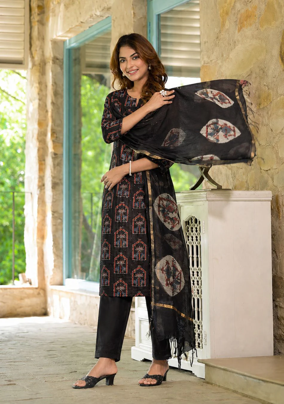 Aravalii Noir Mehraz Suit Set - Image 12