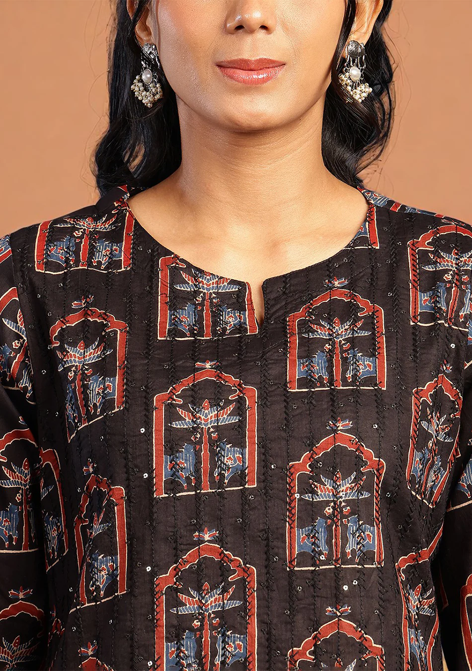 Aravalii Noir Mehraz Suit Set - Image 5