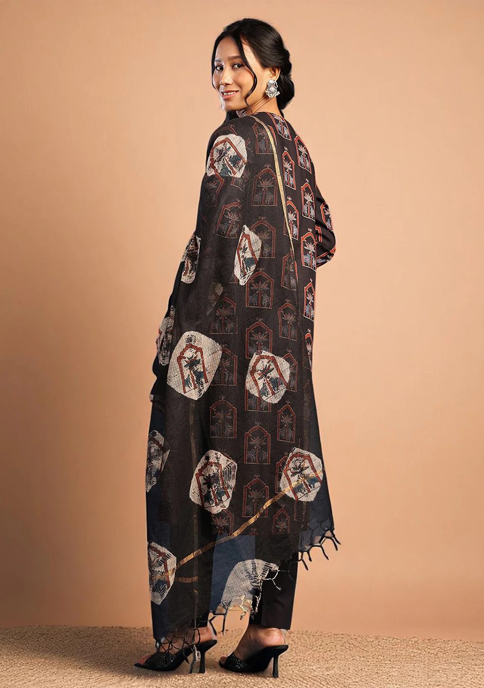 Aravalii Noir Mehraz Suit Set - Image 8
