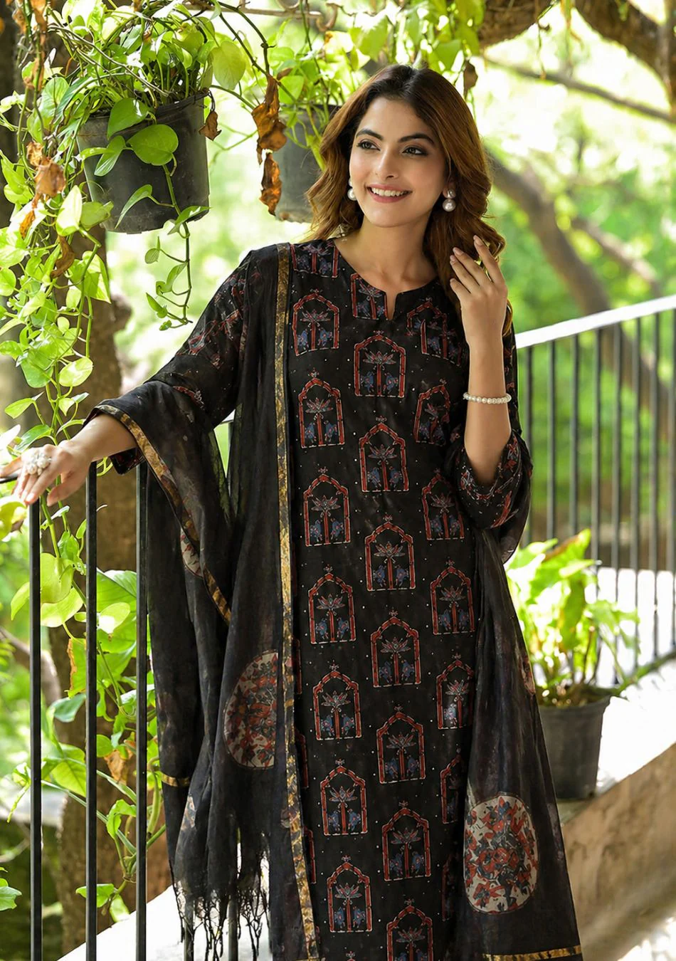 Aravalii Noir Mehraz Suit Set - Image 9