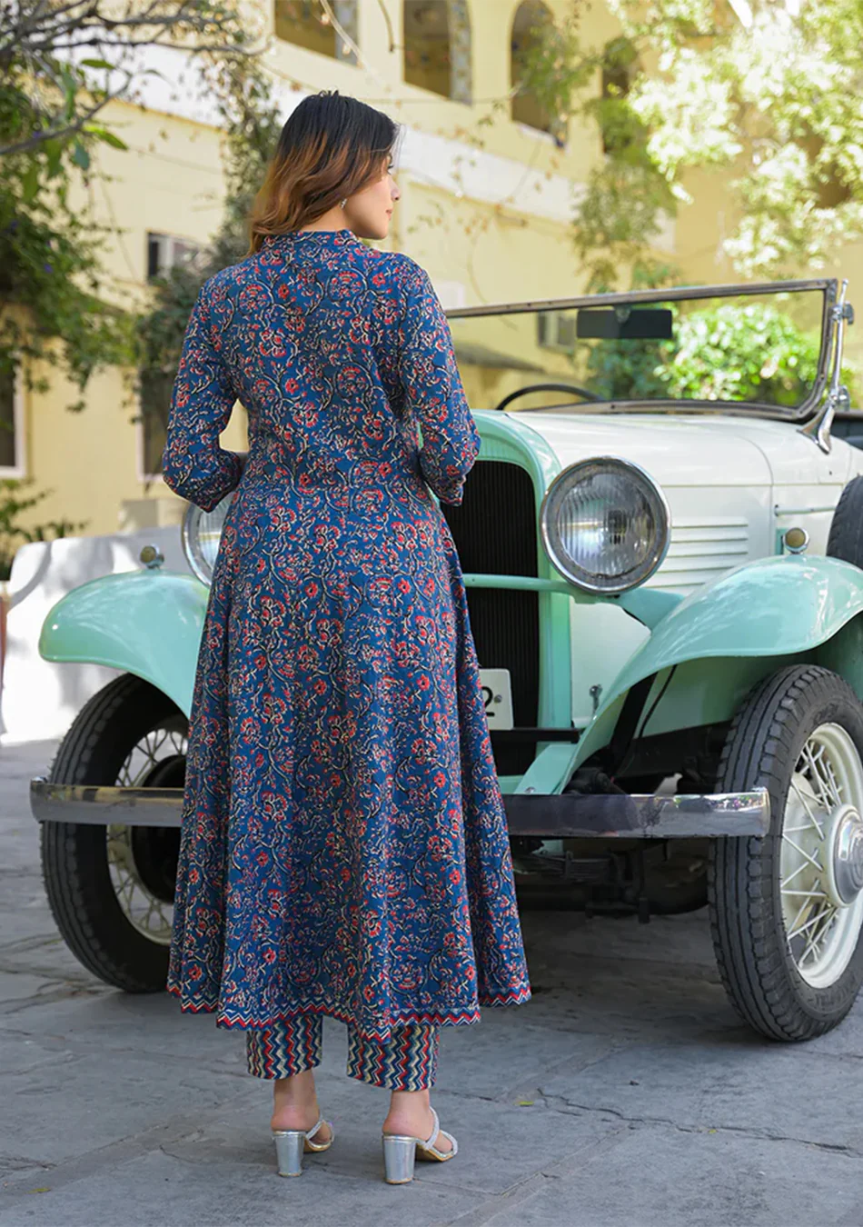 Multicolor Floral Print Cotton Fabric Kurta Pant With Dupatta - Image 3