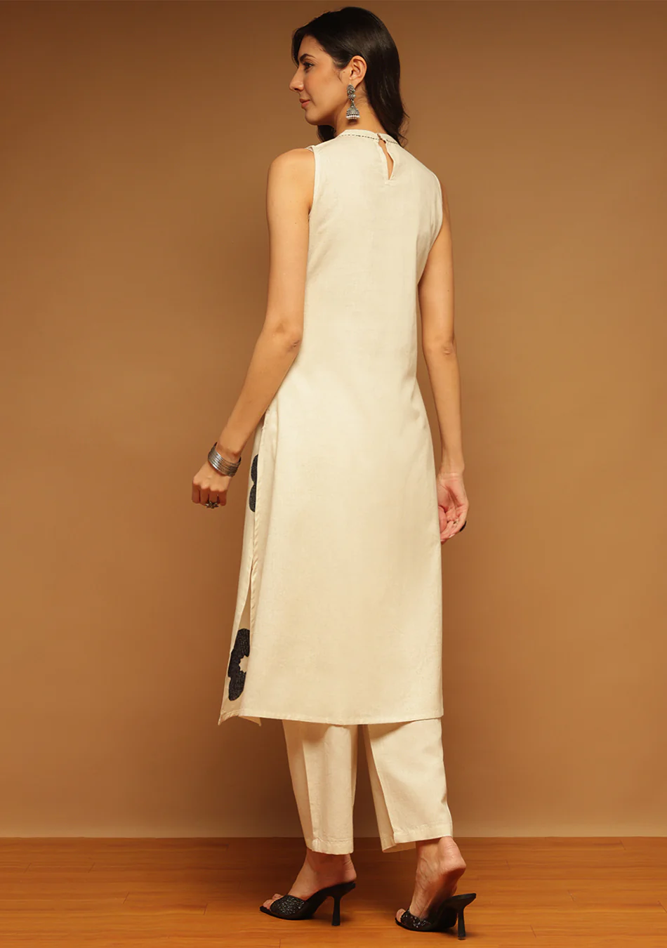 ARAVALII EMBROIDERED BLACK FLOWER CO-ORD SET - Image 15