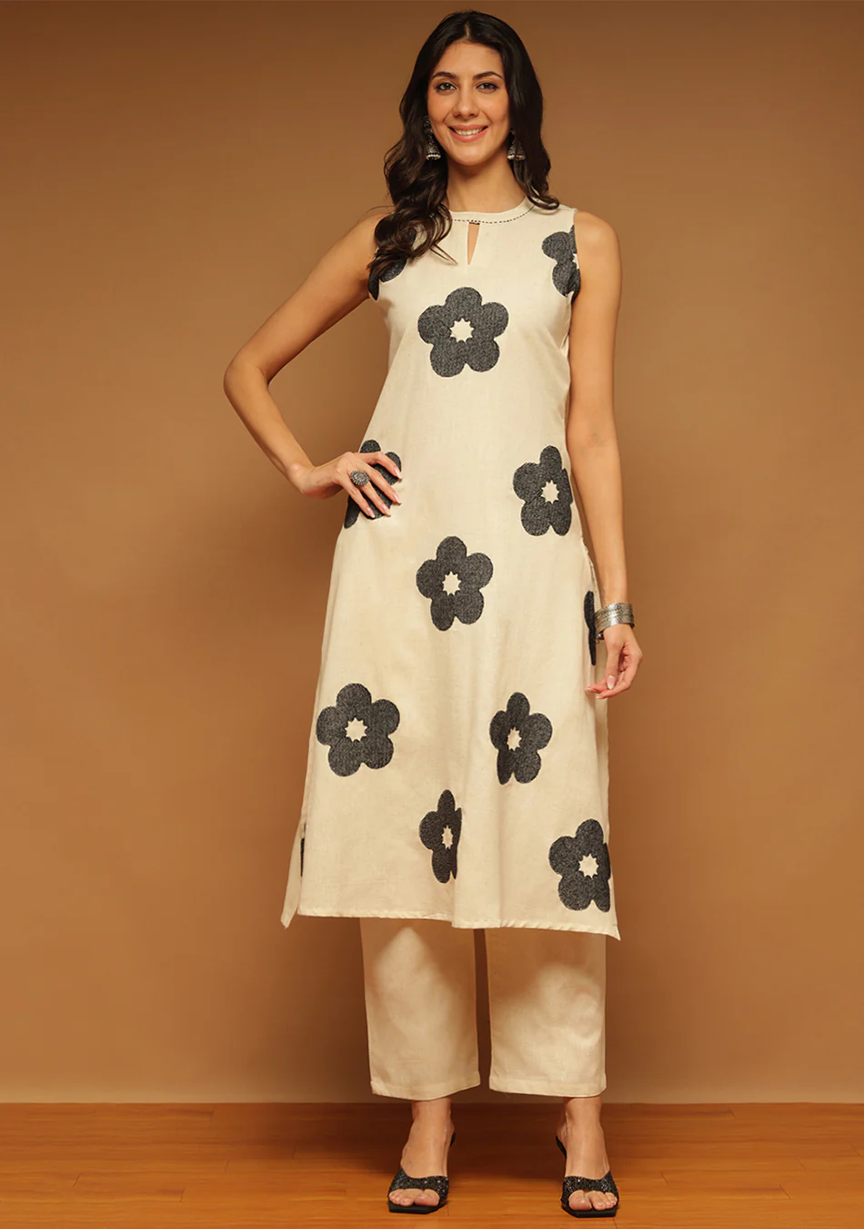 ARAVALII EMBROIDERED BLACK FLOWER CO-ORD SET - Image 9