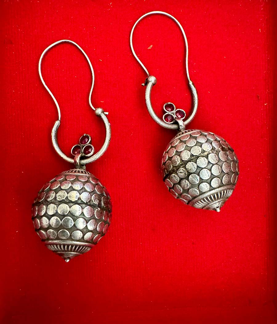 Red Sphere Elegance Danglers - Image 7