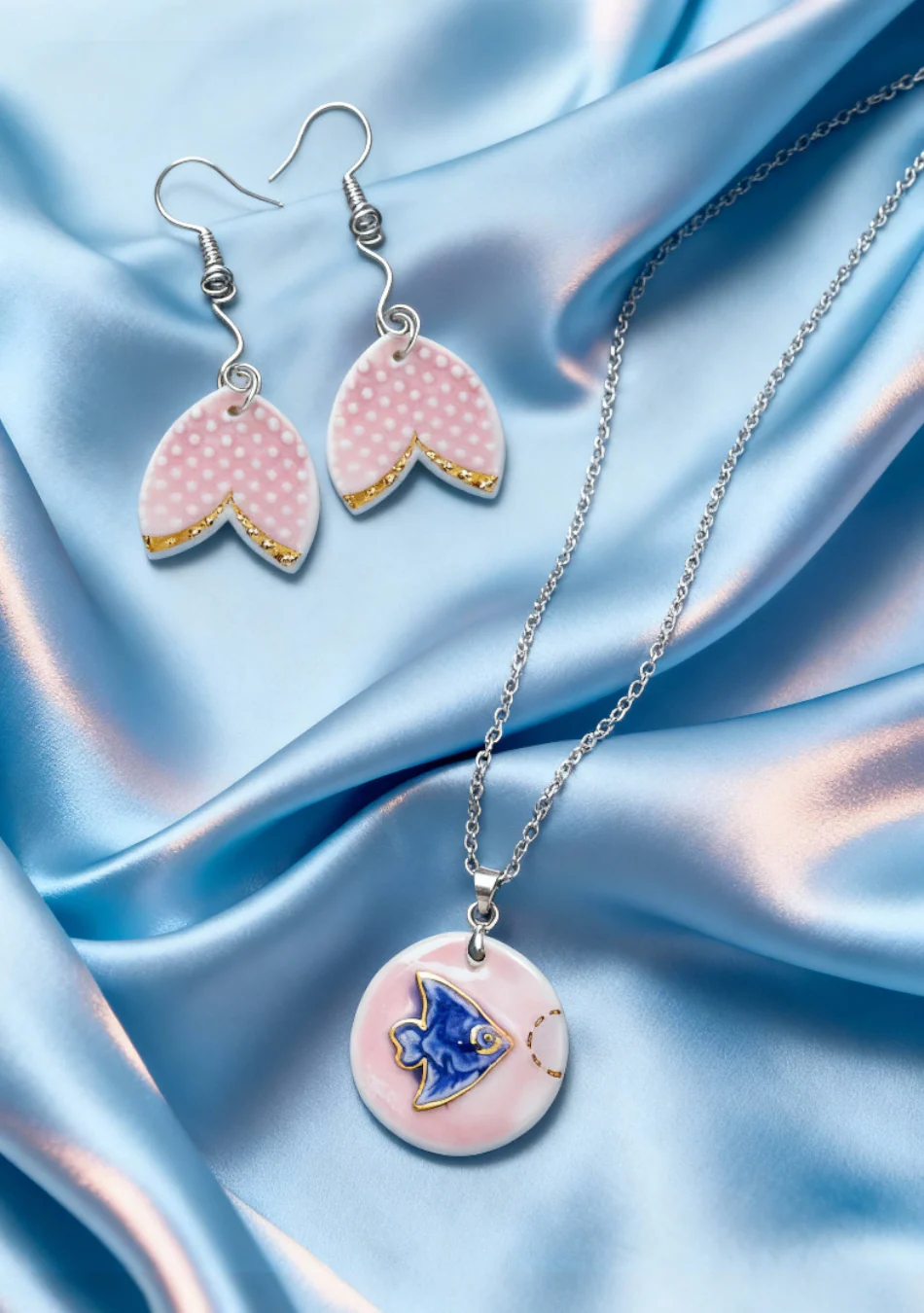 Rosy Fin Earring and Pendant Set - Image 9