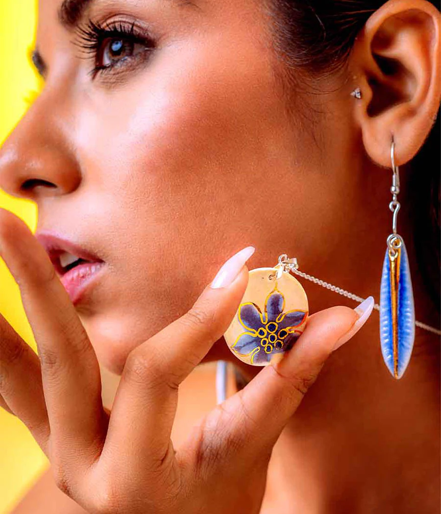Swiss Cheese Leaf Pendant and Shell Earring Set - Image 7