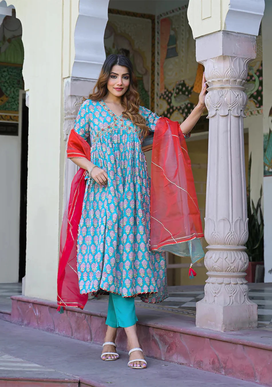 Turquoise blue Floral Muslin Printed Kurta Pand with Dupatta - Image 5