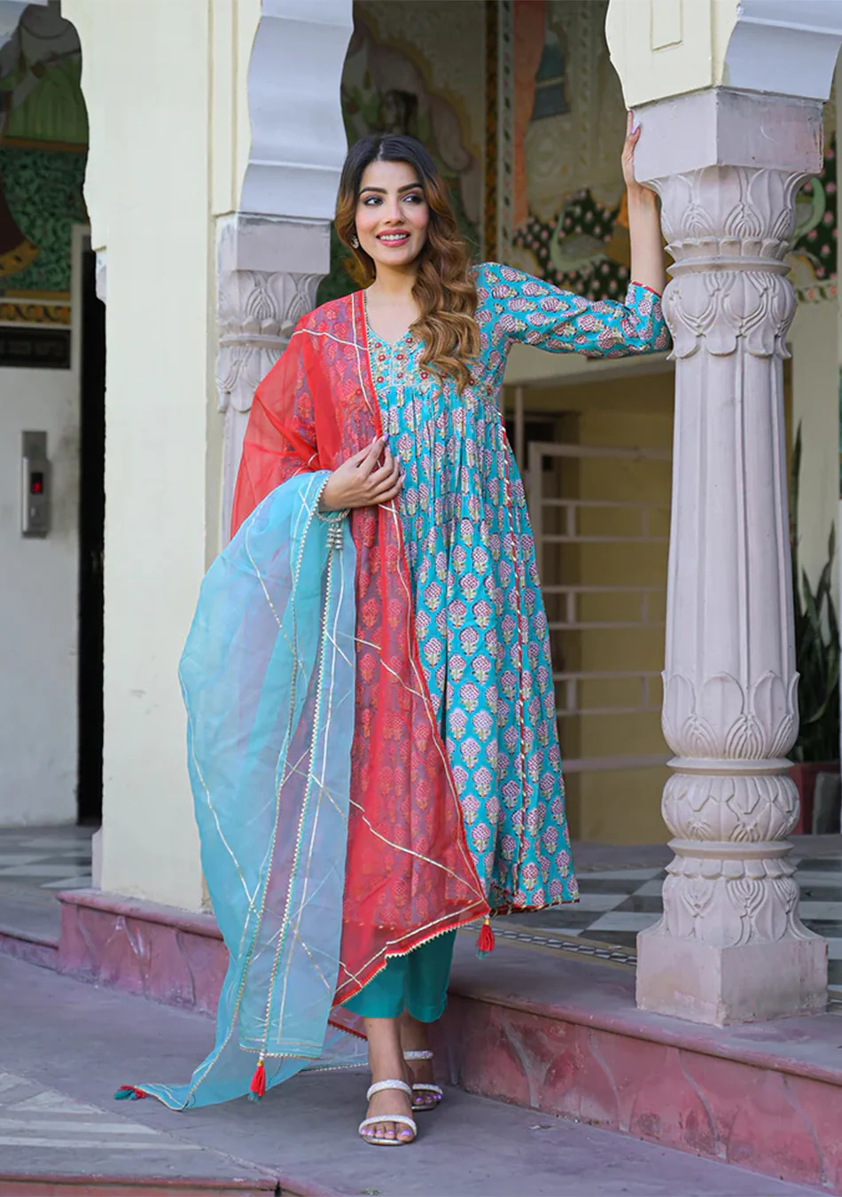 Turquoise blue Floral Muslin Printed Kurta Pand with Dupatta - Image 7