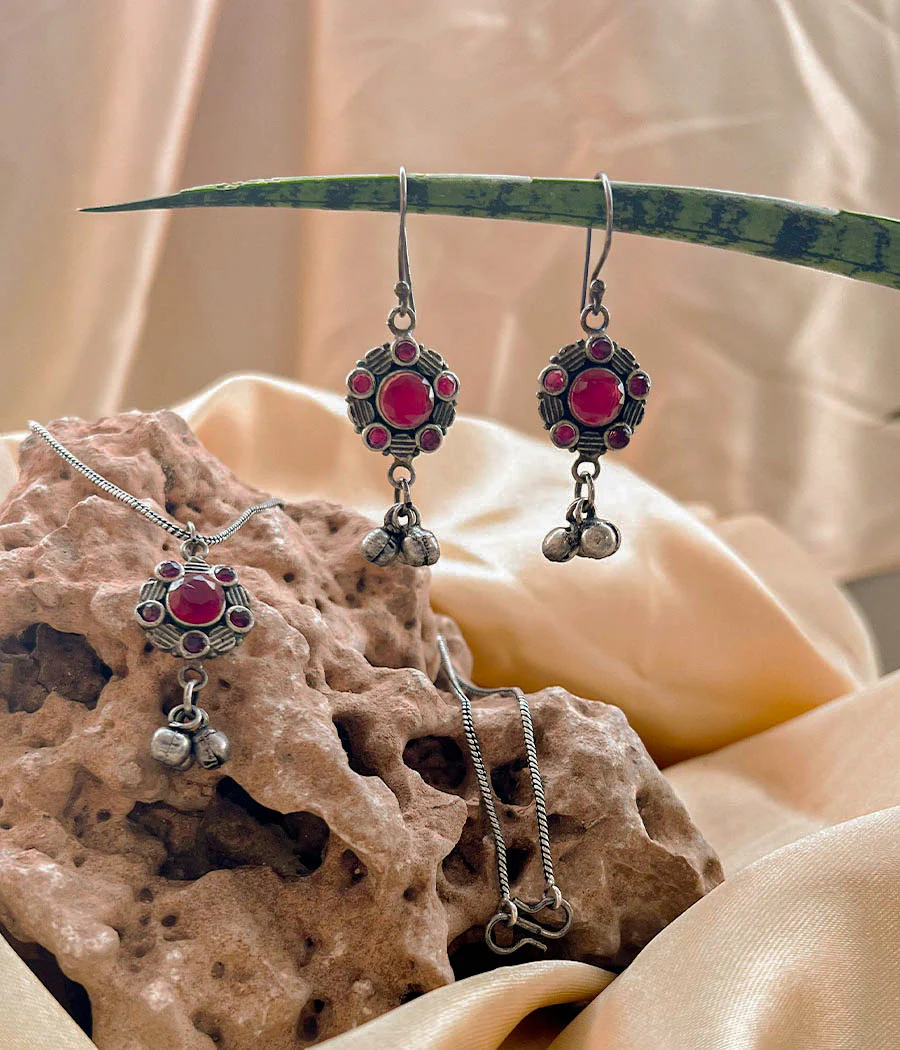 Vibrant Earrings and Peandant Set - Image 5