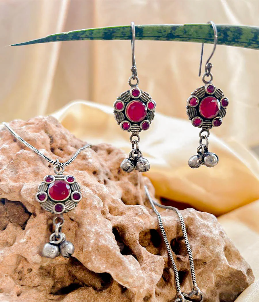 Vibrant Earrings and Peandant Set - Image 7