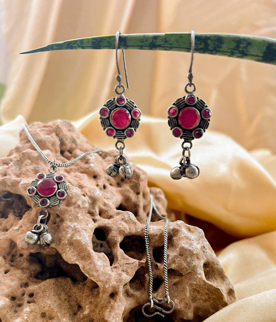 Vibrant Earrings and Peandant Set - Image 8