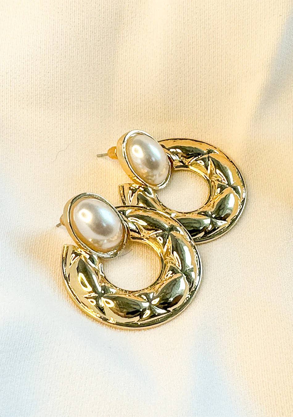 VINTAGE PEARL CREST EARRINGS - Image 4