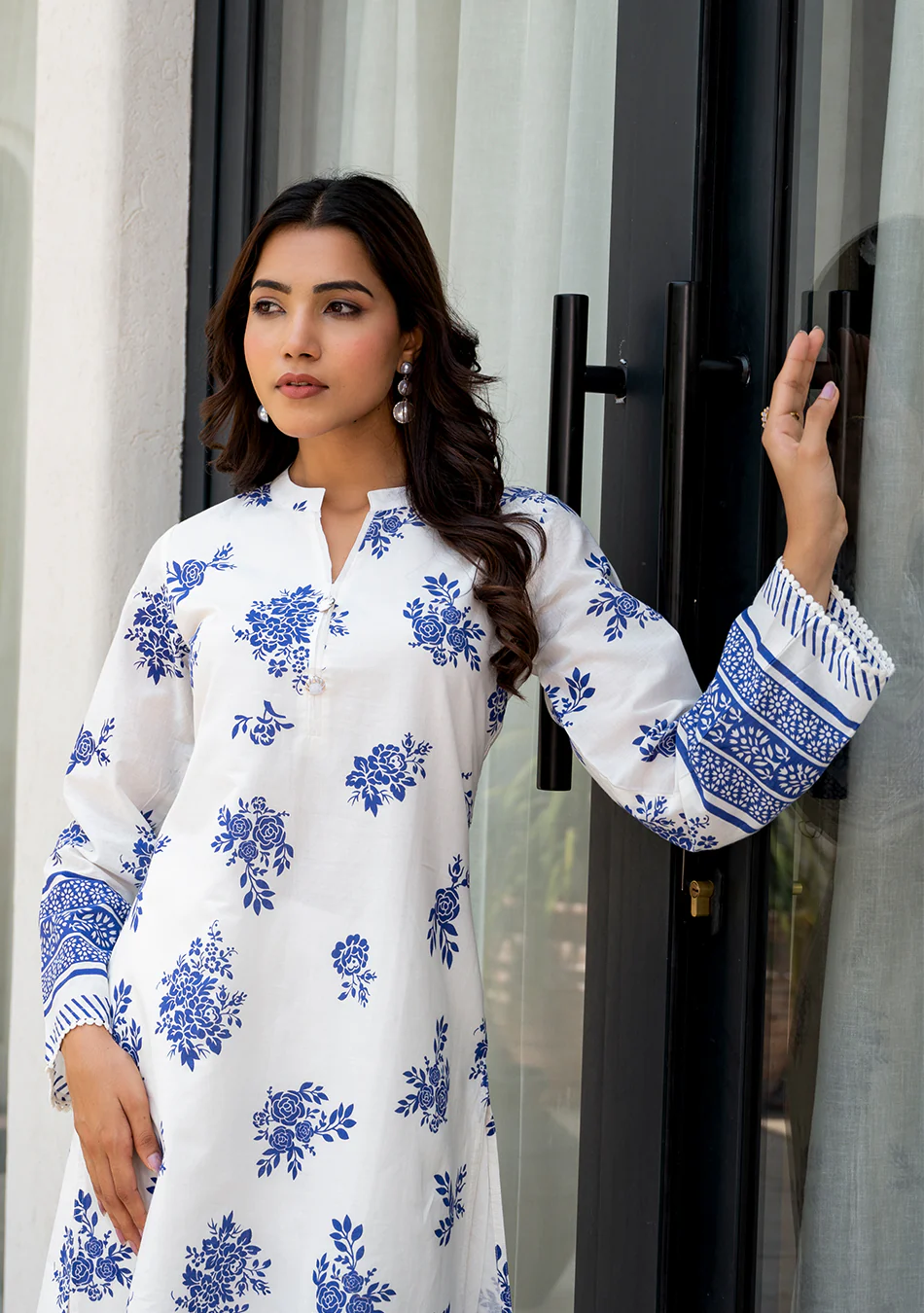 White Floral Printed Straight Kurta With Tulip Pant - Image 2